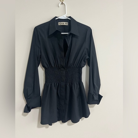 JOUR/NE Tops - JOUR/NE Peplum Button Down Shirt. Fits size 4-6. Pristine Condition.